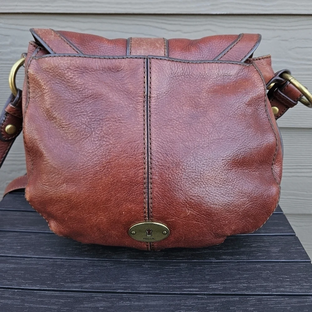 Fossil Vintage Crossbody Brown Leather Crossbody Bag Key Charm Flap Purse Bag